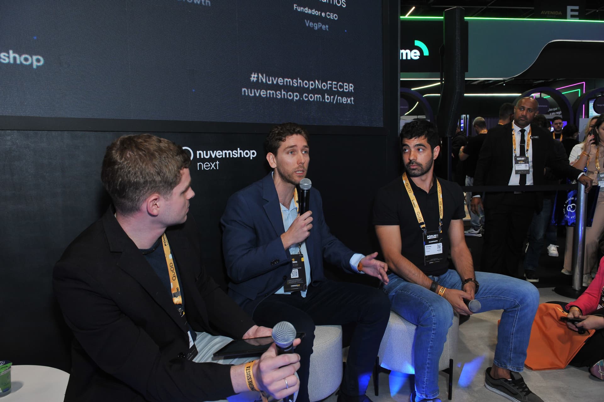 Breno Villan em painel no espaço Nuvemshop Next durante o Fórum E-commerce Brasil 2024